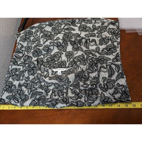 Croft &‎ Barrow Floral Blouse M Black White Sleeveless Crewneck Layer Office Top - Picture 6 of 8